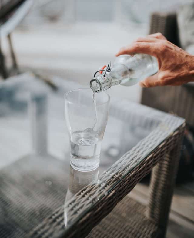 כמה ליטר מים צריך לשתות ביום ואיך זה משתנה אם מתאמנים?